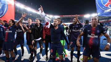 Paris Saint-Germain's French forward Kylian Mbappe (R), Brazilian forward Neymar (L) and team mates celebrate with supporters after winning the French L1 football match between Paris Saint-Germain (PSG) and Olympique de Lyon (OL) on October 7, 2018 a
