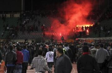 El 1 de febrero de 2012, en Puerto Said (Egipto), se disputaba la final de la Liga que enfrentaba a Al-Masri y al Al-Ahly. Con el partido ya finalizado, los hinchas del equipo local ingresaron en el terreno de juego para perseguir a aficionados y a jugadores del Al-Ahly para agredirlos tanto con piedras como con cuchillos. Más allá de las connotaciones políticas que envolvían a ambos equipos, éstos altercados terminaron con la cifra de 74 muertos y cerca de mil heridos.