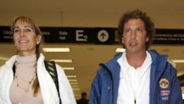 Daniel Alberto Brailovsky y su esposa en el areopuerto de la Ciudad de México.