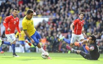 La Roja enfrentaba a Brasil e iba por la revancha de lo ocurrido en el Mundial. Chile jugó bien, pero cayó por 1-0 con gol de Firmino. 