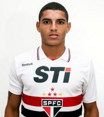 En 2013 ficha por el Sao Paulo procedente del Deportivo Brasil, después del Sao Paulo jugaría en el Paulista y Madureira antes de dejar Brasil y recarlar en el F.C. Porto B de Portugal.