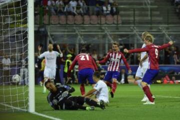 Yannick Carrasco celebra el 1-1.