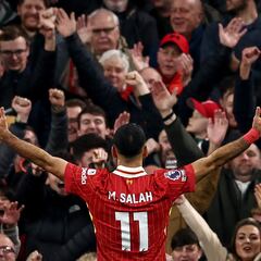 Salah da un golpe sobre la mesa