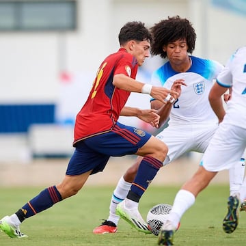 Reyes, en un partido con la Sub-16 contra Inglaterra.