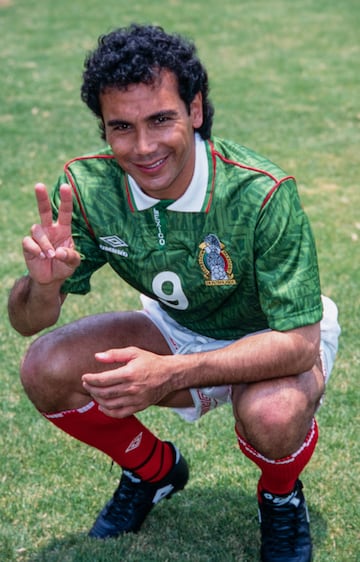 Desde muy joven, Hugo recibió su llamado a la Selección Mexicana y su primer evento importante fue la Copa del Mundo de 1978 celebrada en Argentina, donde el cuadro verde fue eliminado en la primera fase, tras ello, Sánchez estuvo en los Mundiales de 1986 y 1994. El Macho anotó un total de 29 goles con la camiseta verde.