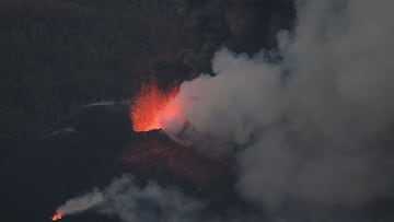 GRAFCAN5265. TAZACORTE (LA PALMA), 22/10/2021.- Las pr&oacute;ximas horas ser&aacute;n decisivas para conocer el futuro de La Laguna y de otros barrios adyacentes, tanto de Los Llanos de Aridane como del vecino Tazacorte, evacuados desde el pasado mi&eacu