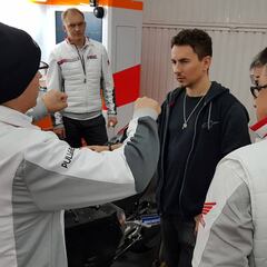 Jorge Lorenzo: fractura en su muñeca izquierda