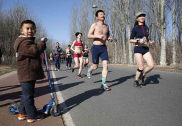 La Half-Naked Marathon es una iniciativa para reivindicar una mayor concienciación con el medio ambiente en Beijing.