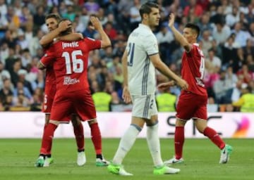 Los jugadores celebran el 2-1 de Jovetic.