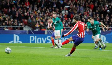 Joao Félix anotó el 1-0 de penalti.