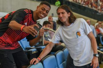 Tras una exitosa carrera en Europa, donde se le recuerda con el Atlético de Madrid, el lateral brasileño fichó por el Flamengo.
