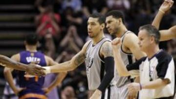 Danny Green (centro), celebra una acción positiva.