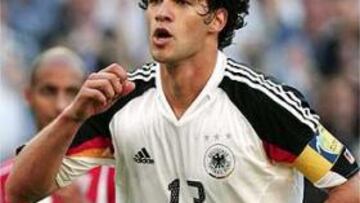 <B>DETERMINANTE.</B> La actuación de Ballack resultó decisiva para la suerte del partido.