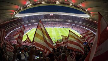 MADRID, SPAIN - SEPTEMBER 16: Atletico de Madrid fans flock to the Wanda Metropolitano prior to the La Liga 2017-18 match between Atletico de Madrid and Malaga CF on 16 September 2017 in Madrid, Spain. (Photo by Power Sport Images/Getty Images)
 ESTADIO WANDA METROPOLITANO 
 PANORAMICA VISTA GENERAL  BANDERAS
 PUBLICADA 09/11/17 NA MA16 6COL