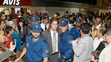 <b>VIGILADO. </b>Sergio Ramos llegó anoche con la expedición del Real Madrid y tuvo que ser escoltado, aunque no hubo incidentes.