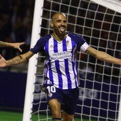 Yuri corta la reacción del Málaga y dispara a la Deportiva