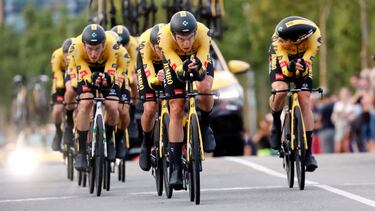UTRECHT, NETHERLANDS - AUGUST 19: Edoardo Affini of Italy and Team Jumbo - Visma sprints during the 77th Tour of Spain 2022, Stage 1 a 23,3km team time trial in Utrecht / #LaVuelta22 / #WorldTour / on August 19, 2022 in Utrecht, Netherlands. (Photo by Bas Czerwinski/Getty Images)