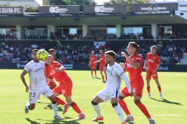 Aprobados y suspensos del Ceuta: ‘El superferry’ vuelve a coger carrerilla
