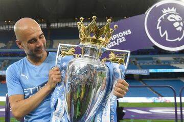 Manchester City's Spanish manager Pep Guardiola celebrates