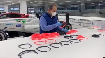 La actividad en el ‘Motor & Sport Institute’ de Alcorcón ha cambiado y ahora todo el equipo de competición de Teo Martín está focalizado en la fabricación de EPI para los sanitarios. “Aprovechamos las impresoras 3D y los fabricamos sin parar”, explica Teo que, además, está alojando a personas con pocos recursos y repartiendo comida a entidades benéficas.