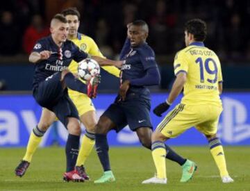 Marco Verratti y Blaise Matuidi con Diego Costa.