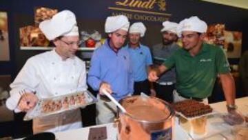 Gonzalo Fernandez-Castaño haciendo chocolate Lindt.
