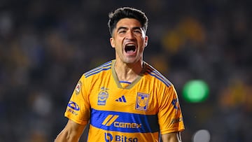 Nico Ibáñez festeja su gol en contra de Puebla.
