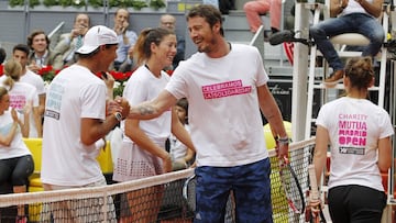 Marat Safin saluda a Rafa Nadal durante el Charity Day del Mutua Madrid Open 2016.