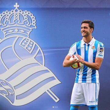 El 12 de julio de 2018, la Real Sociedad cierra un acuerdo con el Newcastle por 12 millones de euros por el cual el navarro jugará las cinco próximas temporadas en Anoeta.