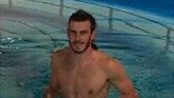 ¿Subió Bale una foto desnudo?