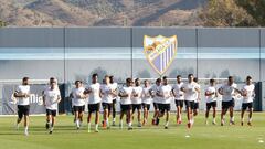 Entrenamiento del M&aacute;laga de este viernes. En el grupo est&aacute; Peybernes.