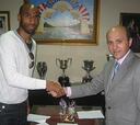 Frederic Kanouté firma su jubilación en el Sevilla