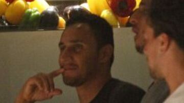 Keylor Navas compartió anoche mesa y mantel con sus compañeros de selección en el restaurante De María.