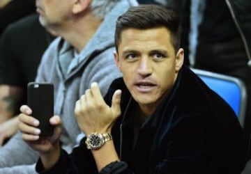 Alexis Sánchez disfrutó de la NBA en Londres