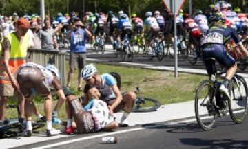 Jean-Christophe Peraud se cae en las calles de Nimega y abandona el Giro.