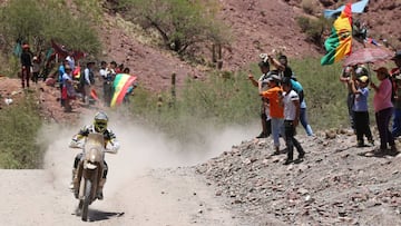 TUP04. TUPIZA (BOLIVIA). 05/01/2017.- El piloto chileno Pablo Quintanilla participa hoy, 5 de enero de 2017, de la cuarta etapa del Dakar 2017 entre San Salvador de Jujuy en Argentina y Tupiza en Bolivia. EFE/Martín Alipaz
