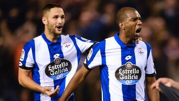 Ryan Babel celebra su gol con el Deportivo.