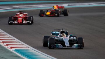 Formula One - Abu Dhabi Grand Prix - Yas Marina circuit, Abu Dhabi, United Arab Emirates - November 26, 2017   Mercedes&#039; Lewis Hamilton and Ferrari&#039;s Sebastian Vettel in action during the race   REUTERS/Hamad I Mohammed