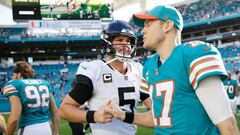 MIAMI, FLORIDA - DECEMBER 23: Blake Bortles #5 of the Jacksonville Jaguars and Ryan Tannehill #17 of the Miami Dolphins shake hands after the Jaguars defeated the Dolphins 17 to 7 at Hard Rock Stadium on December 23, 2018 in Miami, Florida.   Michael Reaves/Getty Images/AFP
 == FOR NEWSPAPERS, INTERNET, TELCOS &amp; TELEVISION USE ONLY ==
