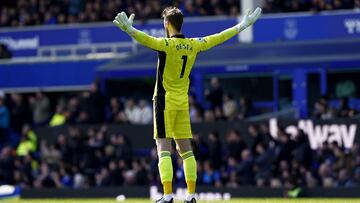 Liverpool (United Kingdom), 09/04/2022.- Manchester United goalkeeper David de Gea reacts during the English Premier League soccer match between Everton FC and Manchester United in Liverpool, Britain, 09 April 2022. (Reino Unido) EFE/EPA/TIM KEETON EDITOR