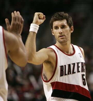 Portland adquirió en el verano de 2008 a Phoenix los derechos de Rudy Fernández  (fue seleccionado por los Suns en el puesto 24 del ''draft'' 2007) 