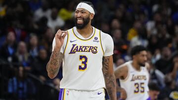 ORLANDO, FLORIDA - NOVEMBER 04: Anthony Davis #3 of the Los Angeles Lakers gestures to the bench during the second half of the game against the Orlando Magic at Amway Center on November 04, 2023 in Orlando, Florida. NOTE TO USER: User expressly acknowledges and agrees that, by downloading and or using this photograph, User is consenting to the terms and conditions of the Getty Images License Agreement. Rich Storry/Getty Images/AFP (Photo by Rich Storry / GETTY IMAGES NORTH AMERICA / Getty Images via AFP)