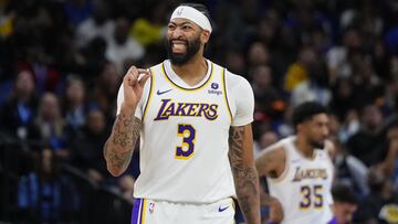 ORLANDO, FLORIDA - NOVEMBER 04: Anthony Davis #3 of the Los Angeles Lakers gestures to the bench during the second half of the game against the Orlando Magic at Amway Center on November 04, 2023 in Orlando, Florida. NOTE TO USER: User expressly acknowledges and agrees that, by downloading and or using this photograph, User is consenting to the terms and conditions of the Getty Images License Agreement.   Rich Storry/Getty Images/AFP (Photo by Rich Storry / GETTY IMAGES NORTH AMERICA / Getty Images via AFP)