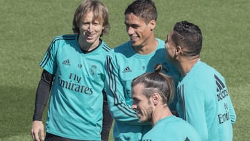 17/04/18
Entrenamiento
REAL MADRID
LUKA MODRIC - RAPHAEL VARANE - ENRIQUE CASEMIRO - GARETH BALE