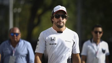 Alonso a su llegad a Singapur.