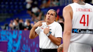 Tbilisi (Georgia), 01/09/2022.- Spanish coach Sergio Scariolo (C) reacts during the Eurobasket 2022 group A game between Spain and Bulgaria in Tbilisi, Georgia, 01 September 2022. (Baloncesto, España) EFE/EPA/ZURAB KURTSIKIDZE
