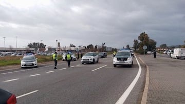 Uno de los controles de cierre perimetral establecidos en C&Atilde;&sup3;rdoba por la Guardia Civil, en una imagen de archivo.
 SUBDELEGACI&Atilde;N DEL GOBIERNO
 18/02/2021