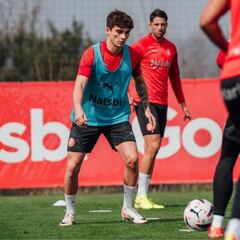 Joel Roca, desborde y atrevimiento al servicio del Mirandés