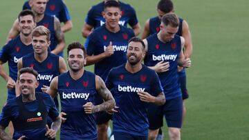 Antonio Luna durante una sesión con el Levante en el Ciutat de València.