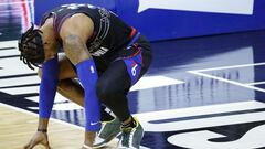 Dwight Howard, p&iacute;vot de los Sixers, durante el partido contra Denver Nuggets.